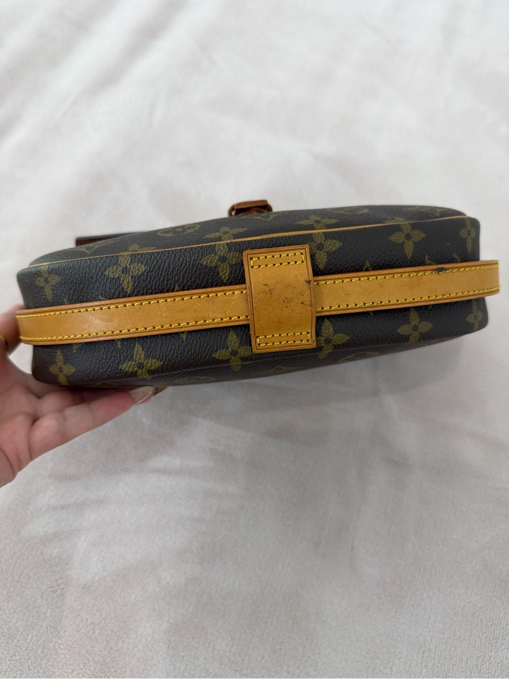 Louis Vuitton Monogram Crossbody in Brown with Tan Trim - Picture 6 of 11